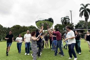 Uplift teambuilding outdoors