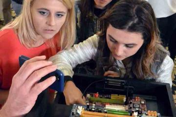 creative team building challenge