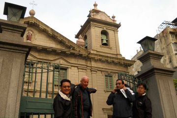 travel show creative team building activity