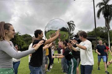 Uplift teambuilding outdoors