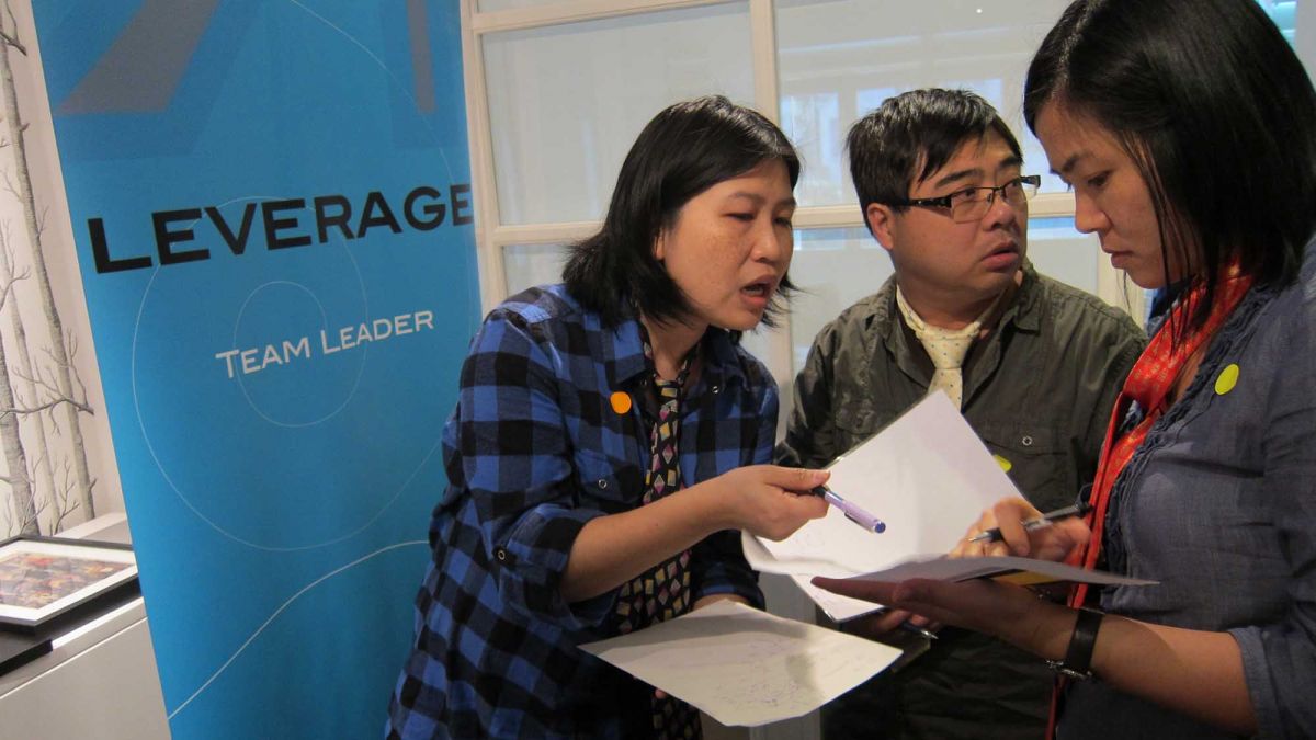 team members collaborate in team effectiveness