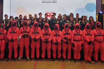 Squad Game  group photo