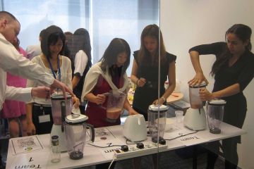 employees blend fruit in creative juices