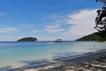 Physically Distanced Teambuilding-island