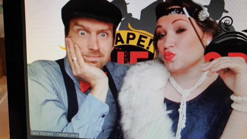 Escape the mob online