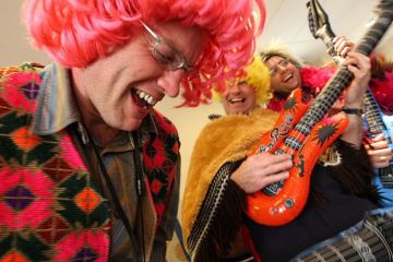 pop factor creative team building