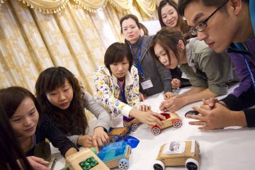 team collaborate to complete need for speed team building business game