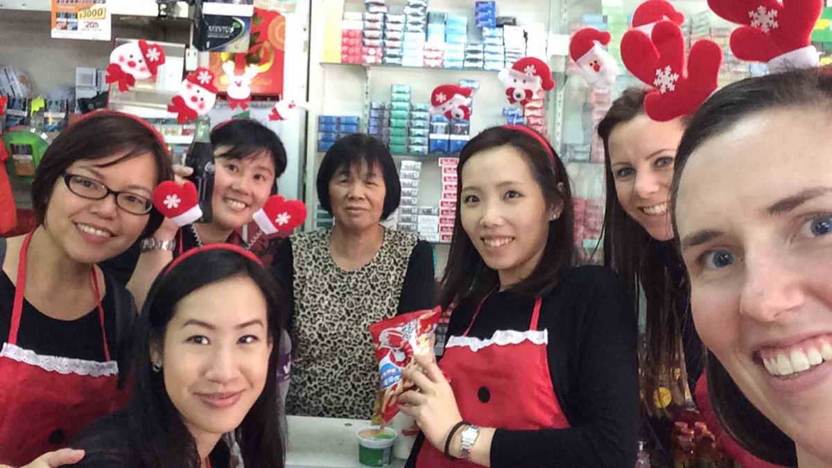 team selfie run for a claus