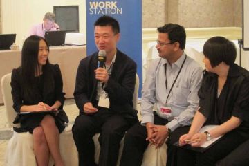 man speak on microphone making the news team building activity