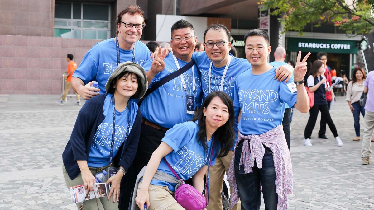 group bonding during fun outdoor team building activity