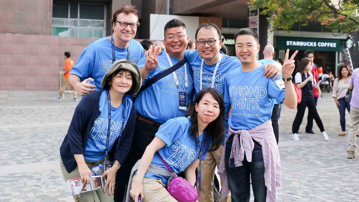 employees bonding during go team activity