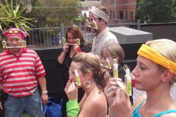 	win it in a minute 	fun competitive team building