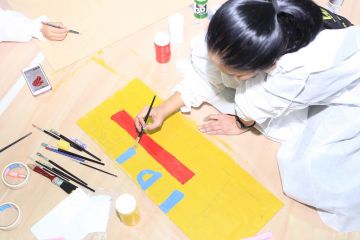 employees collaborate to complete bookworx creative team building activity