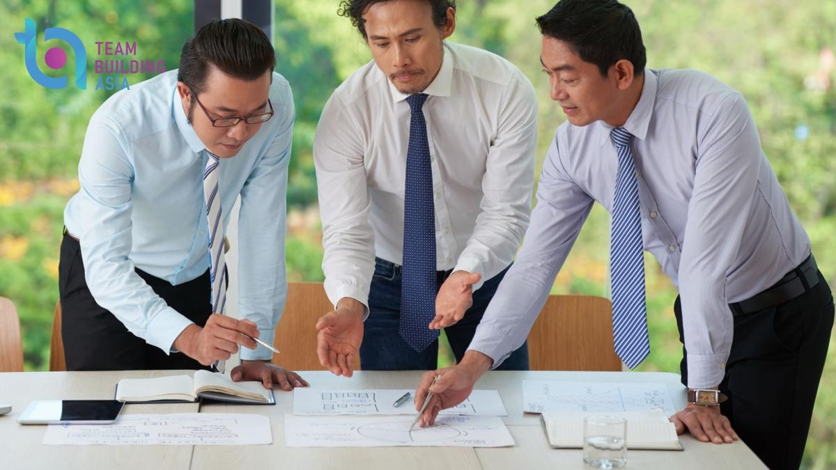 cover image for leading a team through change