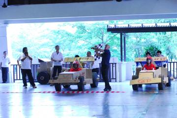 Flat Out Formula One Creative Team Building