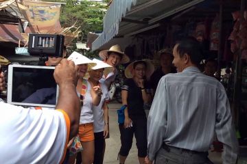 travel show creative team building activity