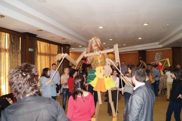 creative team building activity