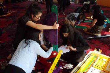 team collaborate to complete rat trap collaborative team building activity