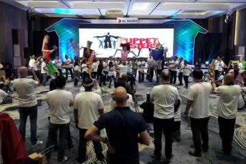 creative team building activity