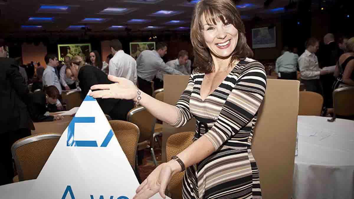 Flat out pyramid puzzle