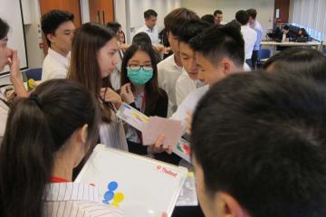 employees discussing ideas together team bonding brain