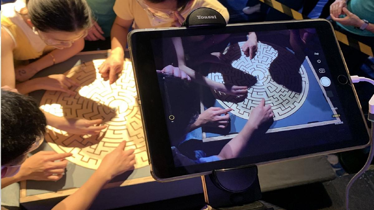 Team escaping the maze ipad