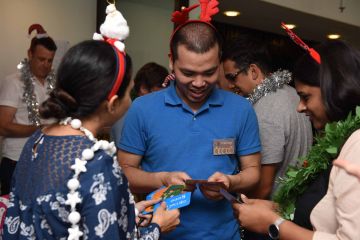 12 teams of christmas party activity