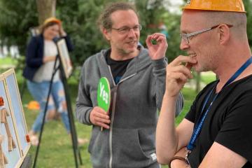 apply communication skills