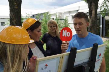 apply communication skills