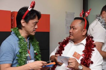 12 teams of christmas party activity