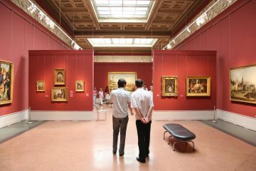 go team in the art gallery