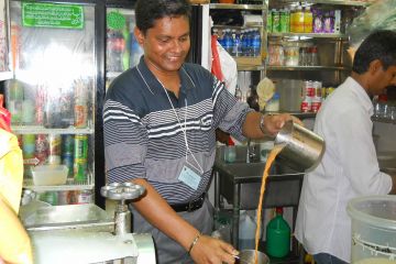 travel show creative team building activity