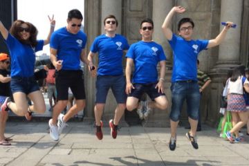 people jumping group photo go team team building games