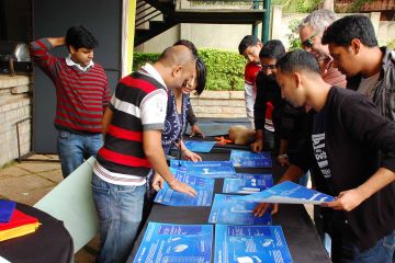 creative team building activity